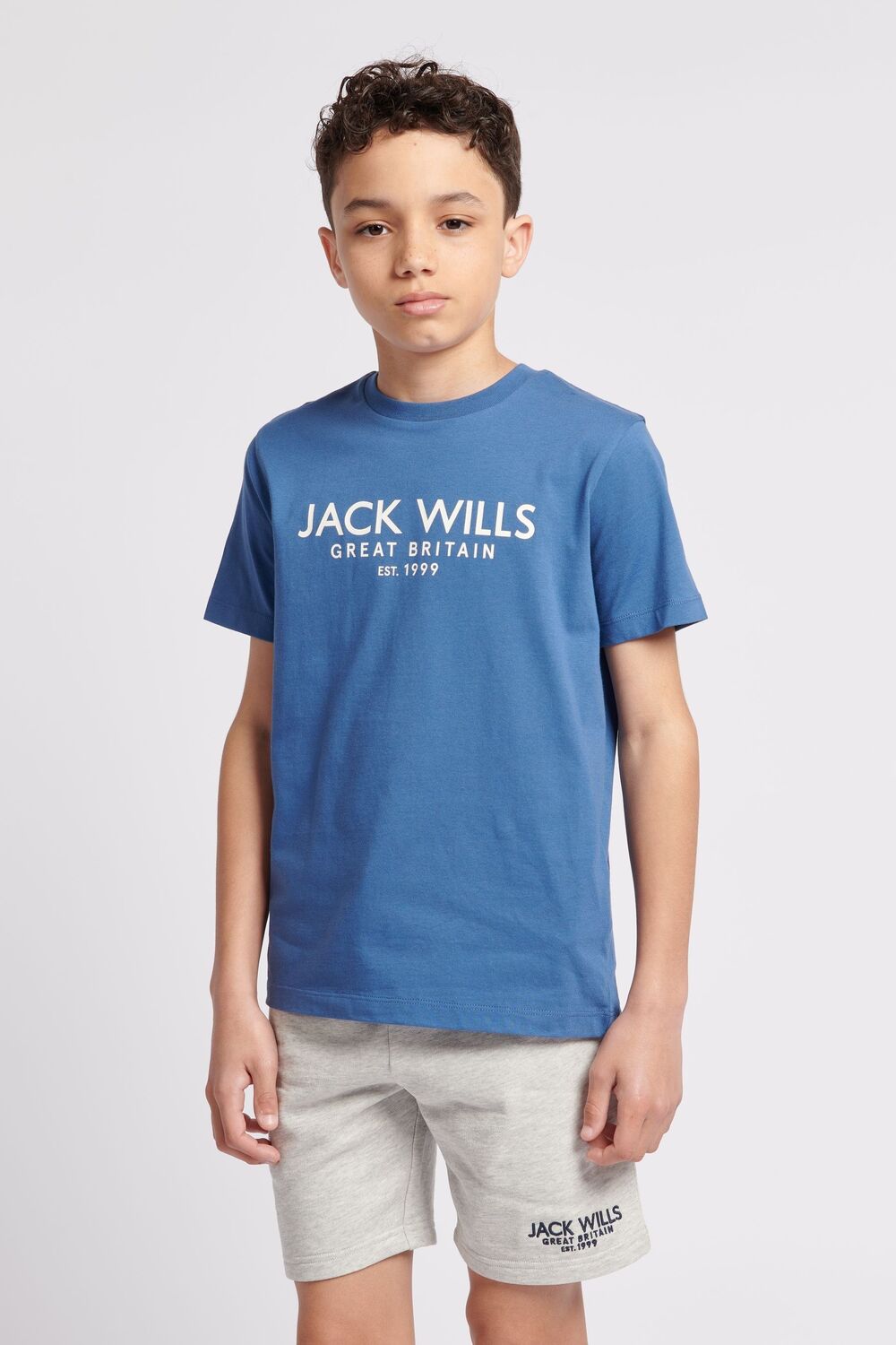 

Для мальчиков обычного кроя подойдет футболка Carnaby Jack Wills, синий