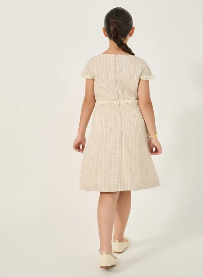 Платье-трапеция из твида с сумкой через плечо Tweed a-line dress Styli, светло-бежевый — фото 4