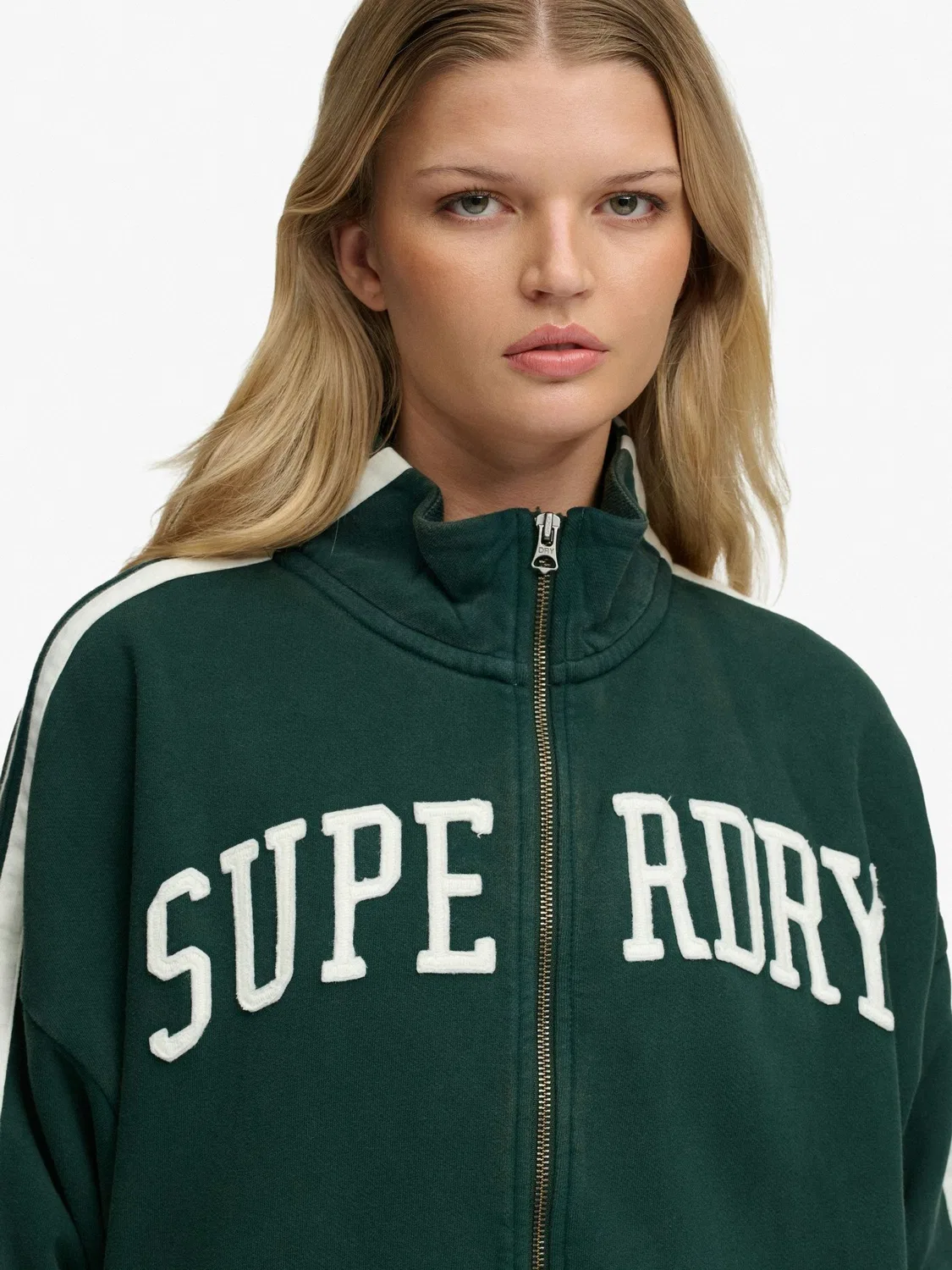 Толстовка Athletic Essentials Appliqué Loose Zip Track Top Superdry, зеленый — фото 2