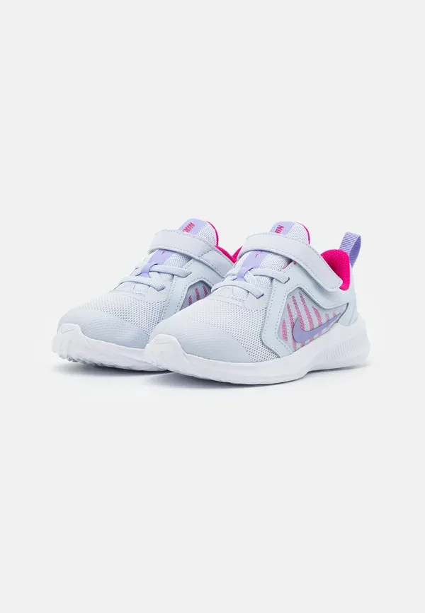 Кроссовки дорожные с дышащим верхом Downshifter 10 Nike Performance, Football Grey/Purple Pulse/Thunder Blue/White, белый/синий/фиолетовый/серый — фото 2