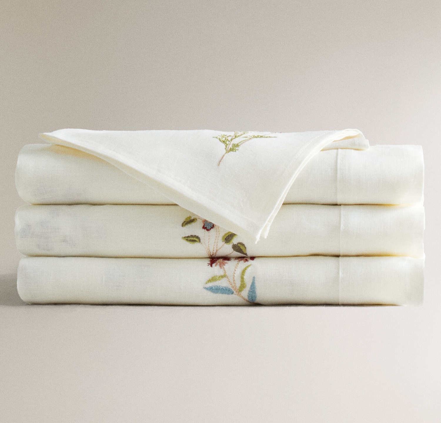 

Скатерть Zara Home Embroidered Linen Blend, белый, 150x250 см