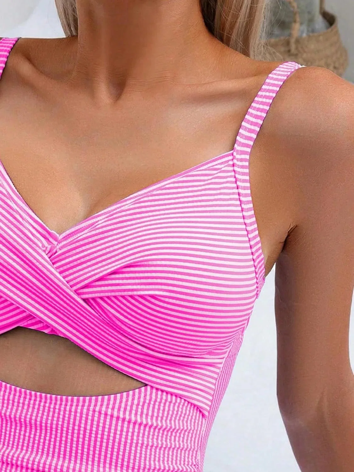 Женский раздельный купальник монокини с вырезами Generic, Hot Pink — фото 4