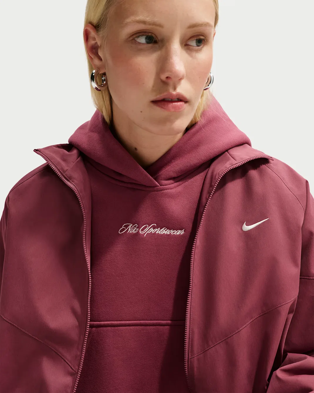 Женская укороченная толстовка с капюшоном Nike Studio Fleece Medium Weight "Graphic Pack", Pink Smoke/Sail/Pink Smoke — фото 3