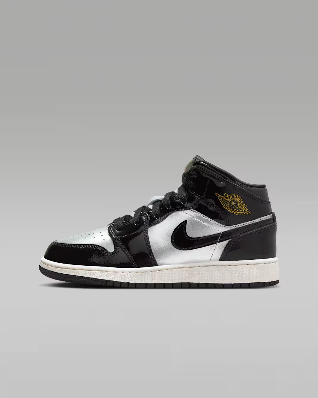 Кроссовки для детей постарше Air Jordan 1 Mid SE, Black/Metallic Silver/Sail/Metallic Gold