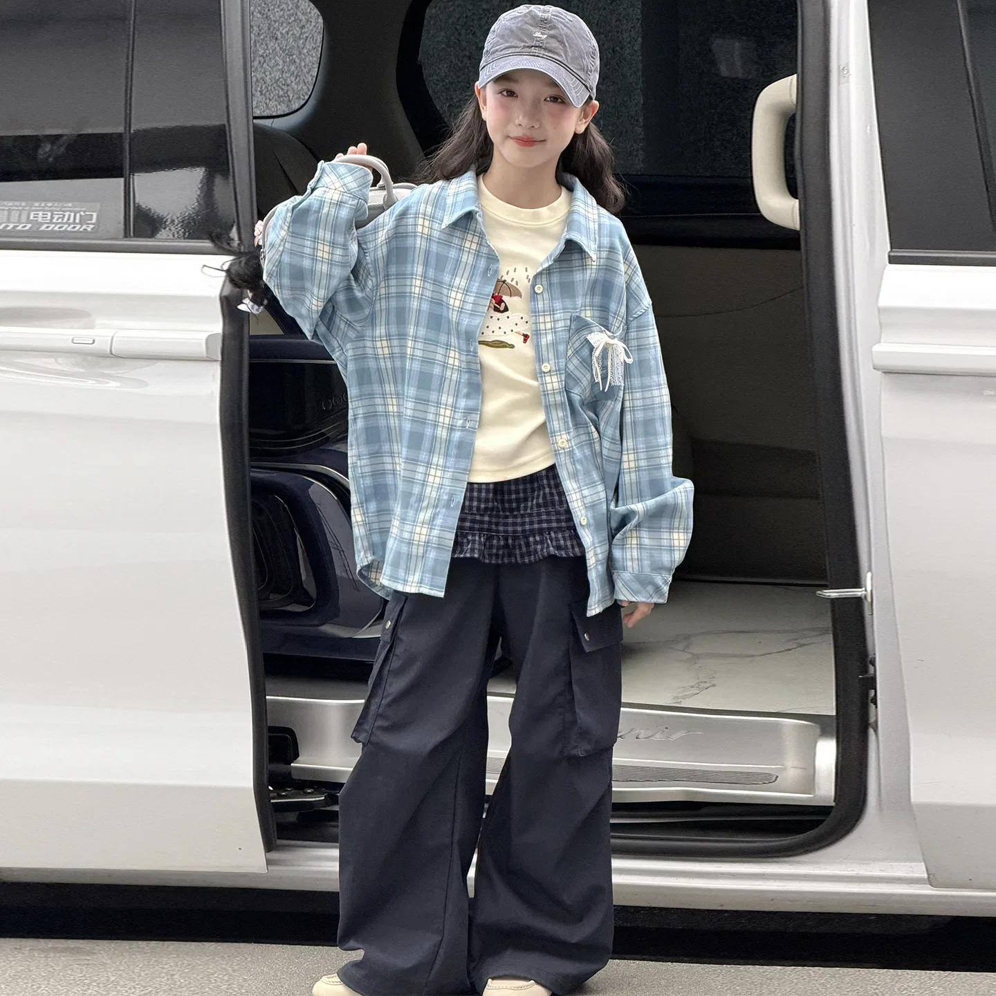 Детский комплект из рубашки и карго-брюк с юбкой-клапаном, модель Blue Plaid Shirt+Cargo Pants with Skirt Flap, MADALLO, Blue Plaid Shirt+Cargo Pants with Skirt Flap — фото 3
