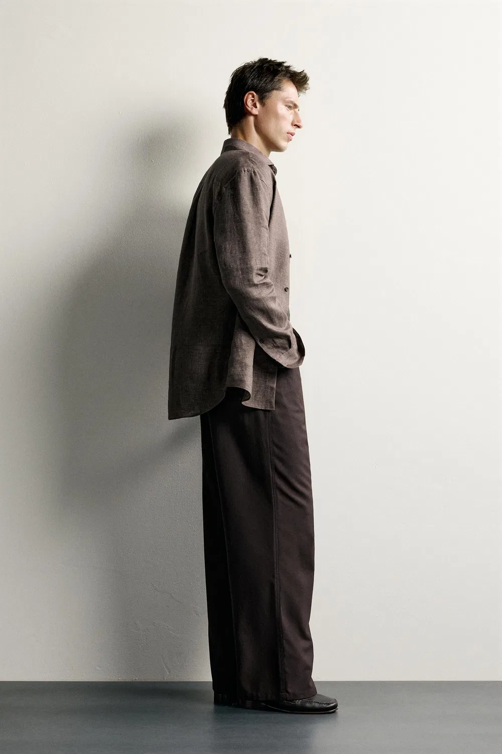 Рубашка из 100% льна, стандартного кроя. ZARA, Brown — фото 4