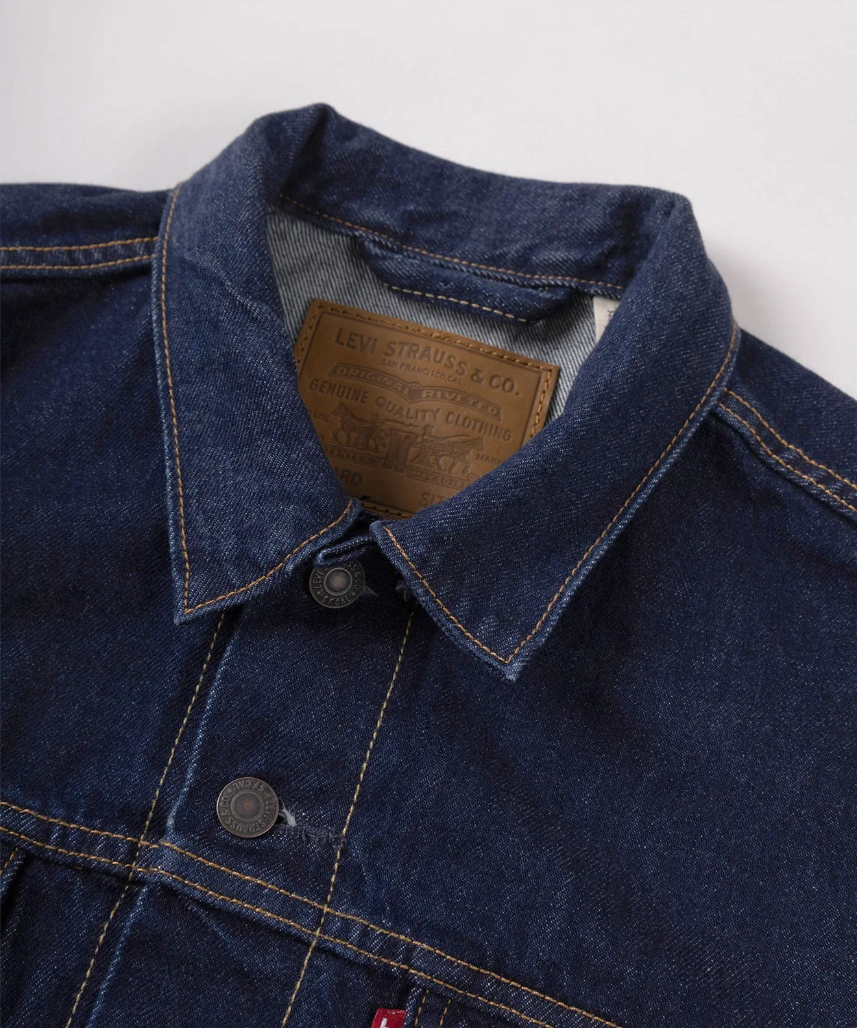 Джинсовая куртка-тракер с селвидж-денимом Levi's Standard Fit Type III, Indigo Blue — фото 3