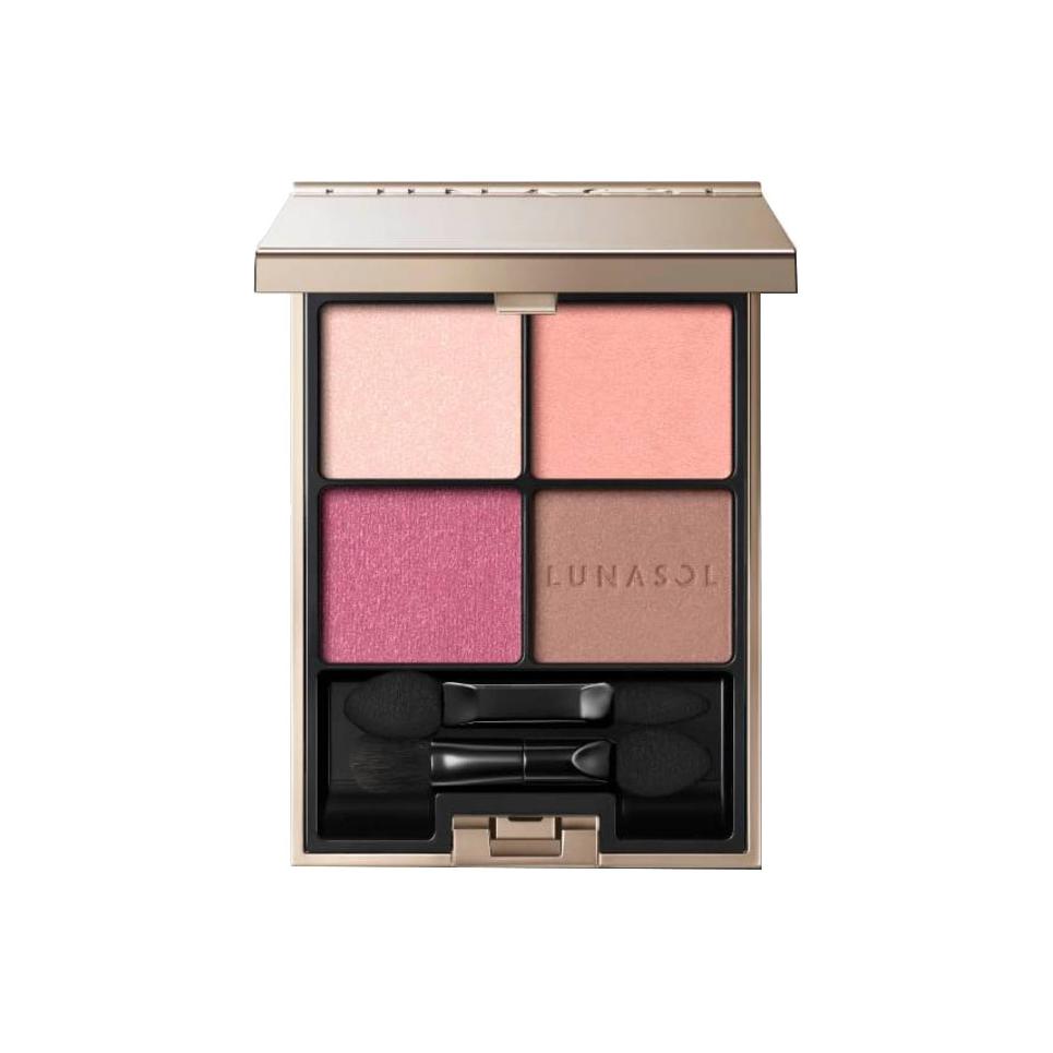 

Тени для век 2022 осень 4 цвета легко растушевываются 6,4 г LUNASOL