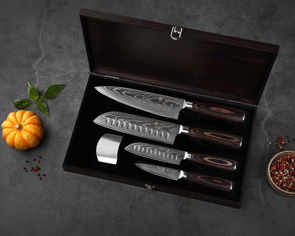 

Набор дамасских ножей Wakoli EDIB Essentials, состоящий из 4 предметов: лезвия 20 см, 18 см, 12 см и 10 см из 67 слоев дамасской стали, нож шеф-повара, сантоку, маленький сантоку и офисный нож, включая защиту для пальцев и деревянную коробку