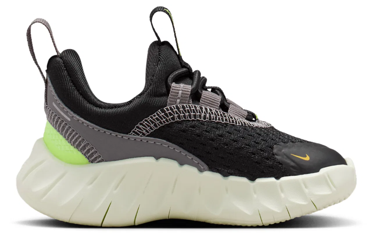Беговые кроссовки для мальчиков Free Ride Nike, цвет Black/Saffron Quartz/Pencil Point