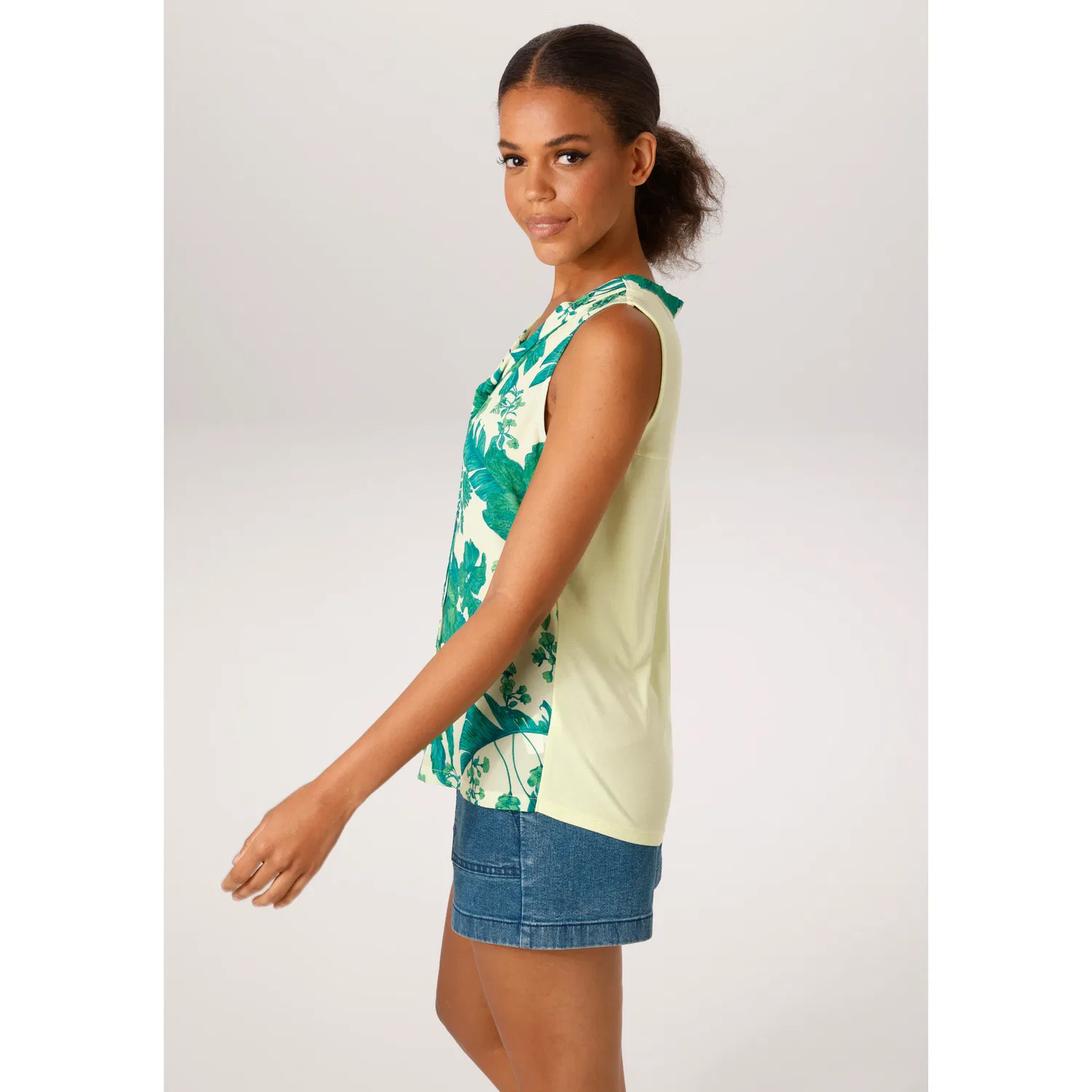 Женская блуза с цветочным принтом Aniston CASUAL, Green — фото 2