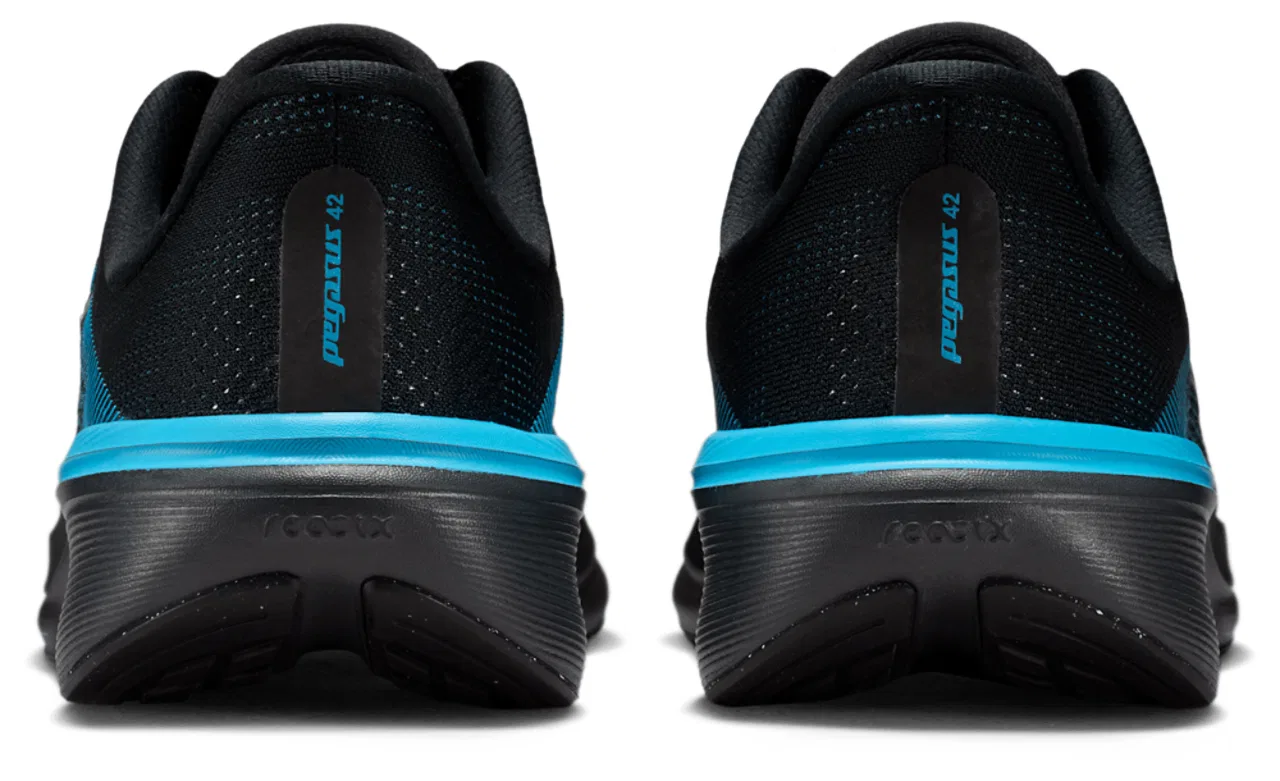 Кроссовки для мальчиков Air Zoom Pegasus 42 Nike, цвет Black/Metallic Silver/Light Current Blue — фото 3