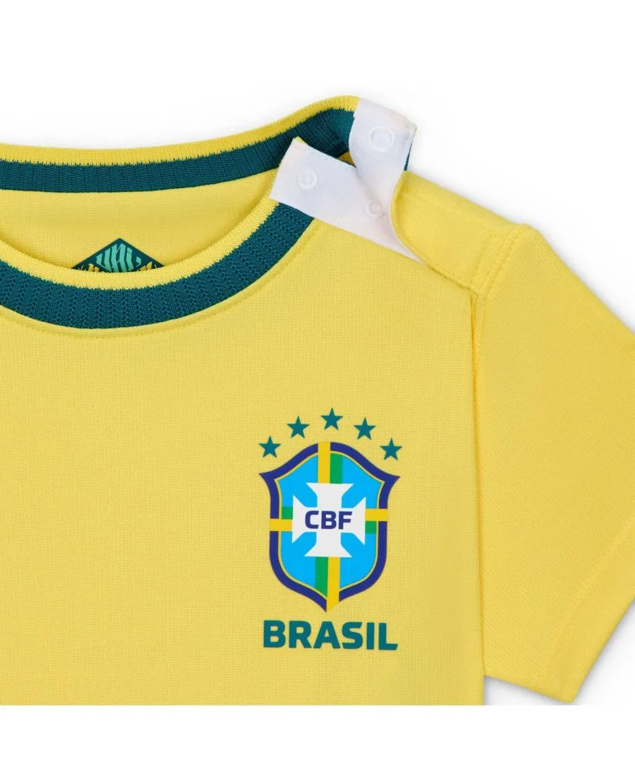 Комплект из трех предметов с футболкой и шортами для малышей Brazil National Team 2026 Home Stadium Replica Kit Nike, Yellow — фото 3
