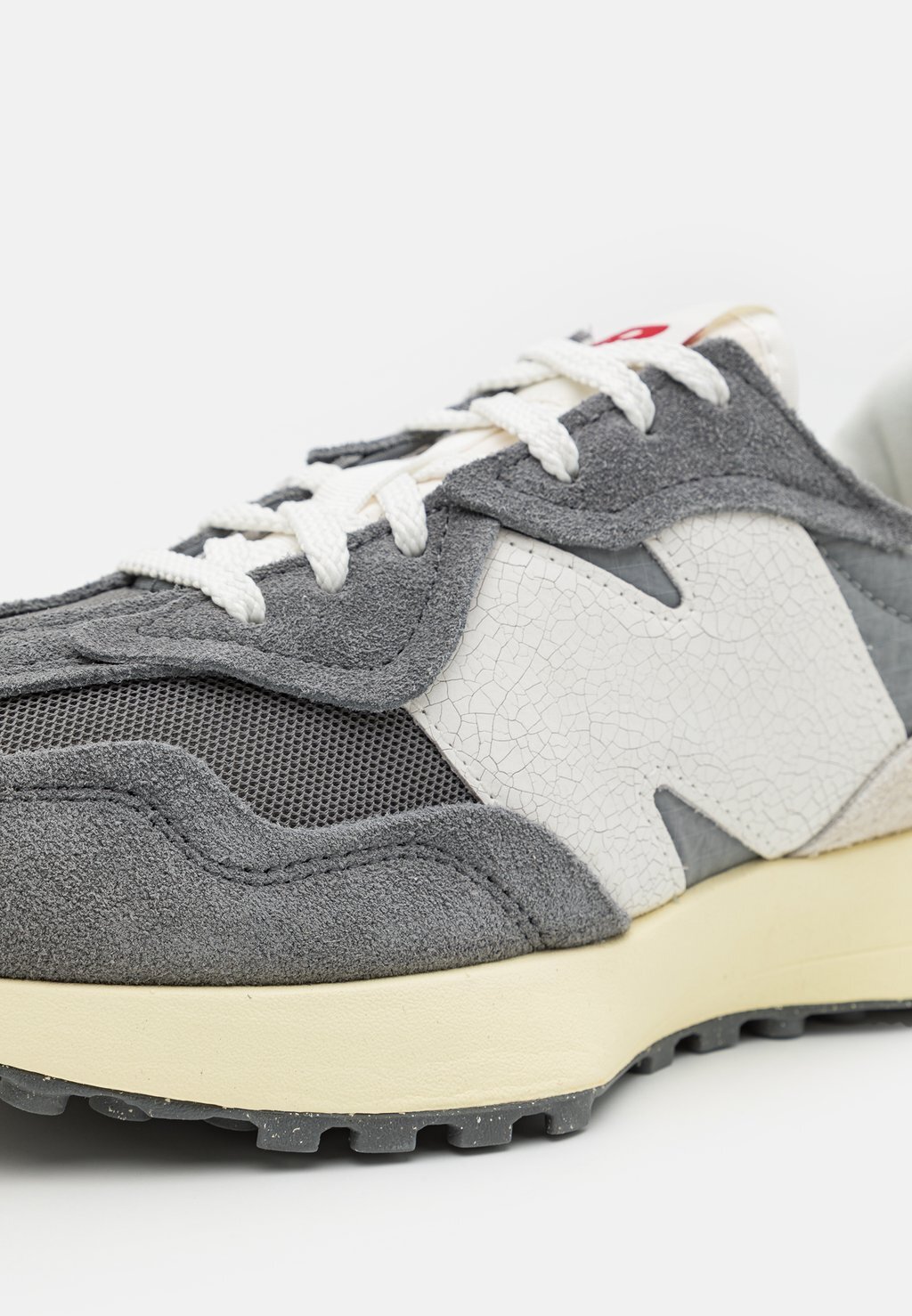 

Кроссовки на шнуровке U327 UNISEX New Balance, серый