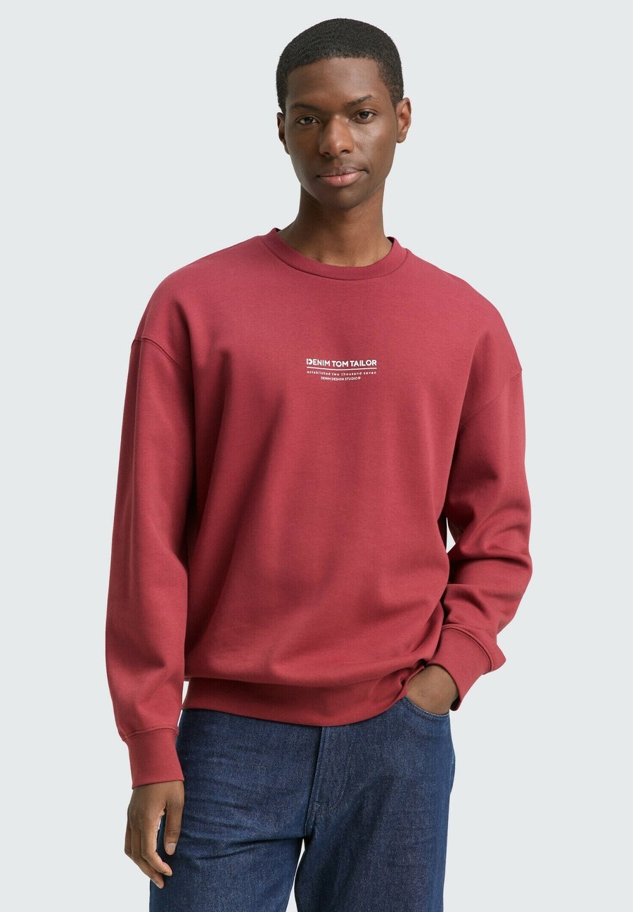 

Толстовка TOM TAILOR DENIM RELAXED PRINTED CREW NECK, Burnt Russet/Red