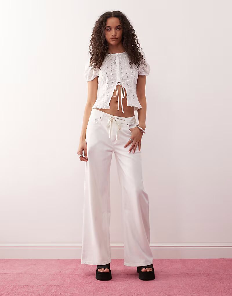 

Джинсы с низкой талией и широкими штанинами, белые, с завязками Lioness