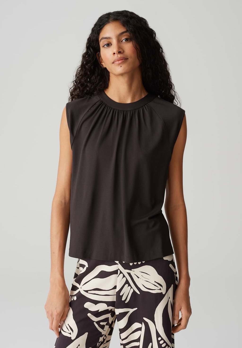 

Топ REGULAR FIT OPUS, коричневый