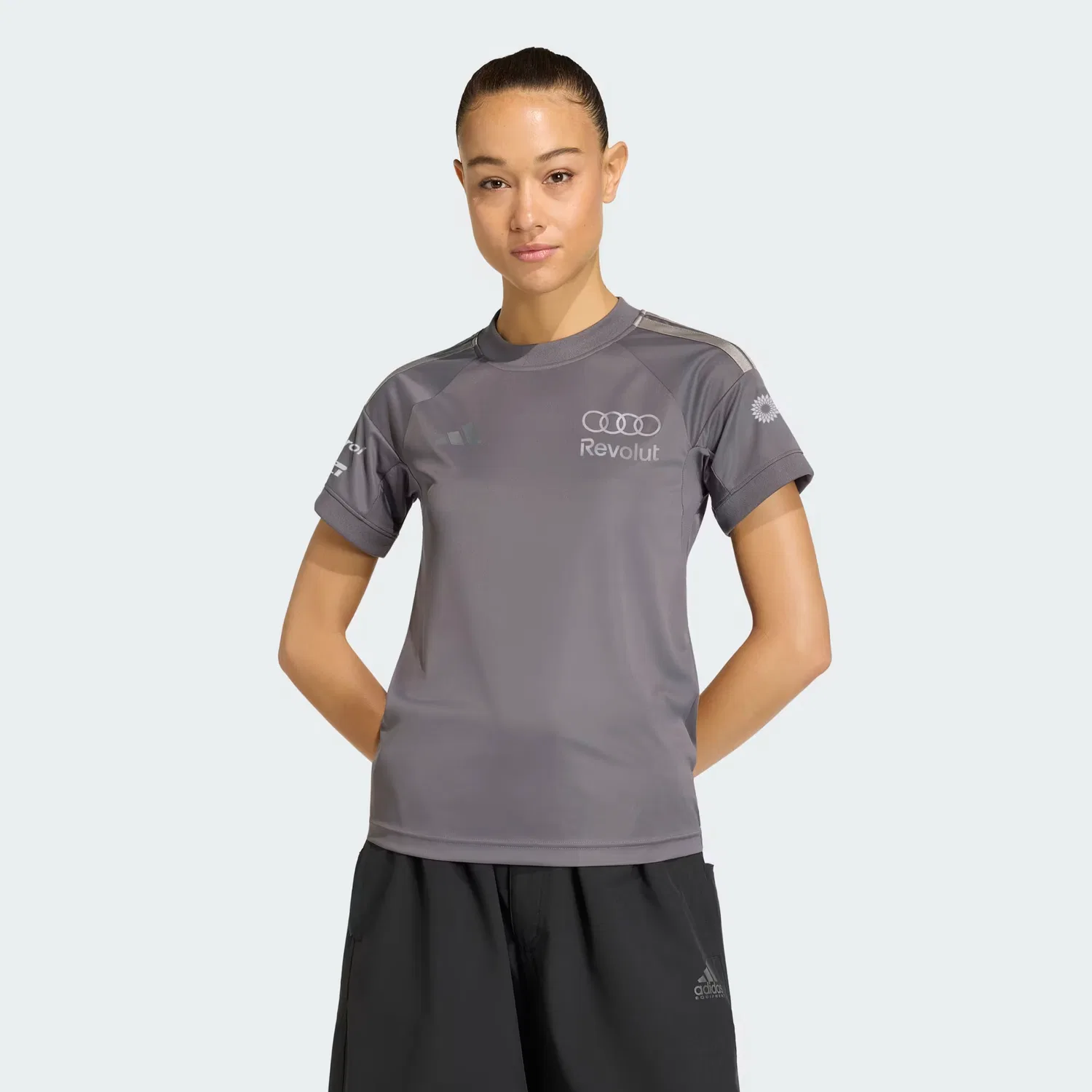 Женское джерси с коротким рукавом Audi Revolut F1 Team Driver Jersey Replica Adidas Performance, серый металлик