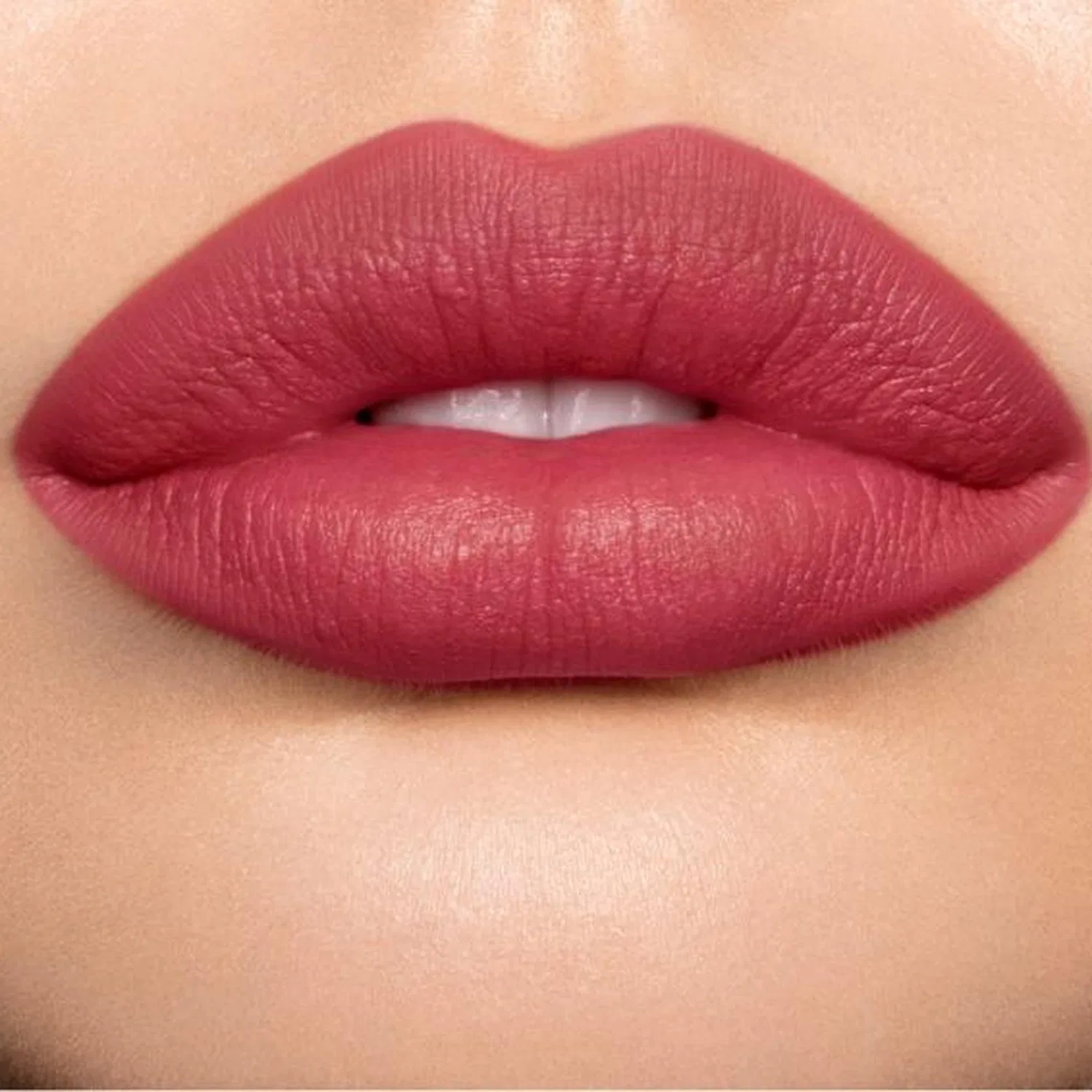 Матовая помада Look Of Love Matte Revolution, 3.5 г, Charlotte Tilbury, First Dance — фото 3
