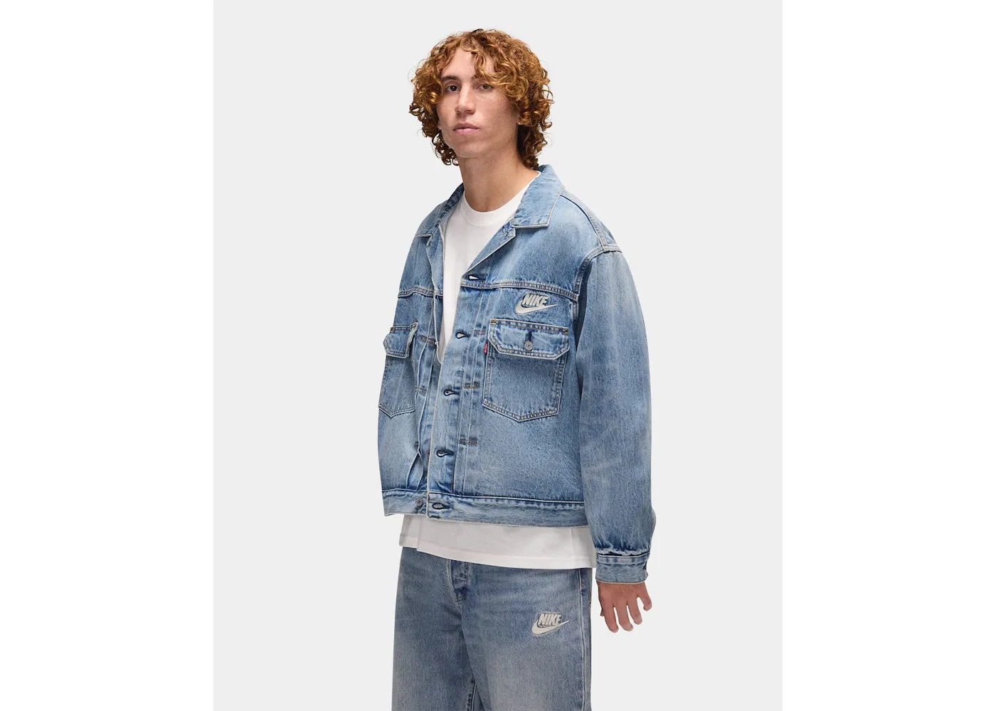 Мужская джинсовая куртка с немного свободным кроем Nike x Levis Trucker Jacket Denim, Denim — фото 4