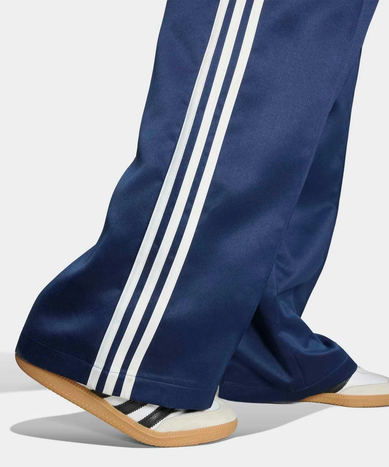 Женские свободные брюки из атласа с принтом Satin SST Loose Track Pant Adidas Originals, Blue — фото 4