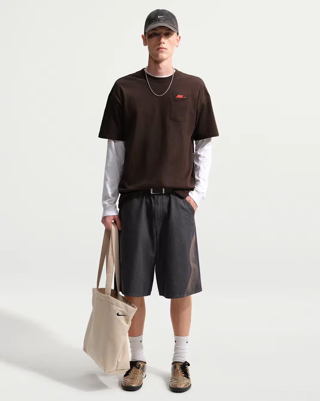 Мужская футболка Nike Sportswear Premium Essentials, Velvet Brown — фото 4