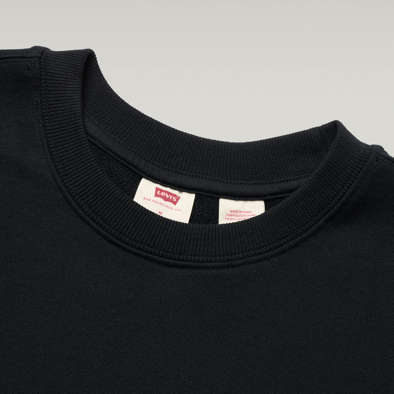 Женский свитшот с круглым вырезом, свободный крой, Levis, Black — фото 4
