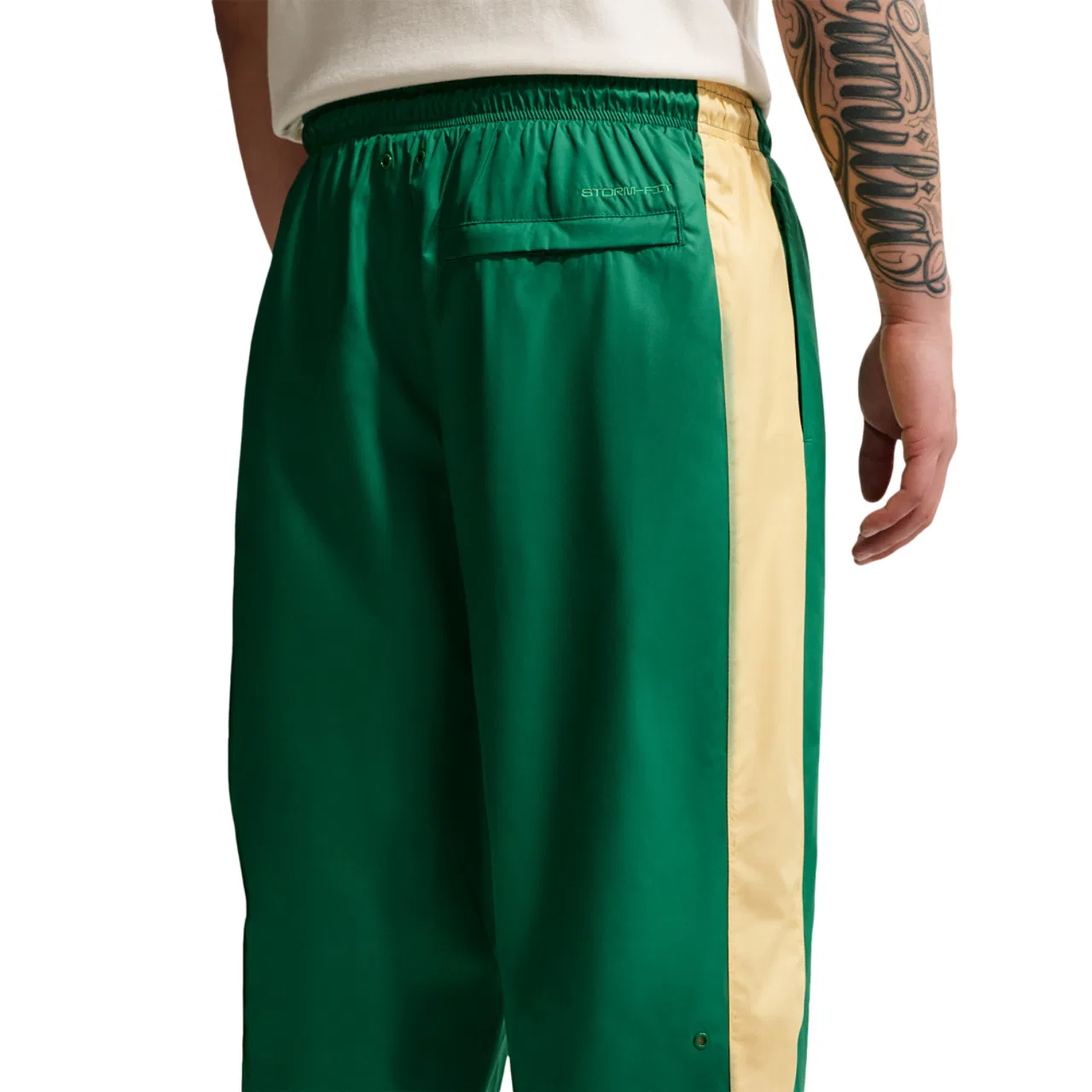 Мужские брюки Windrunner Nike, цвет Topaz Gold/Malachite/Topaz Gold — фото 2
