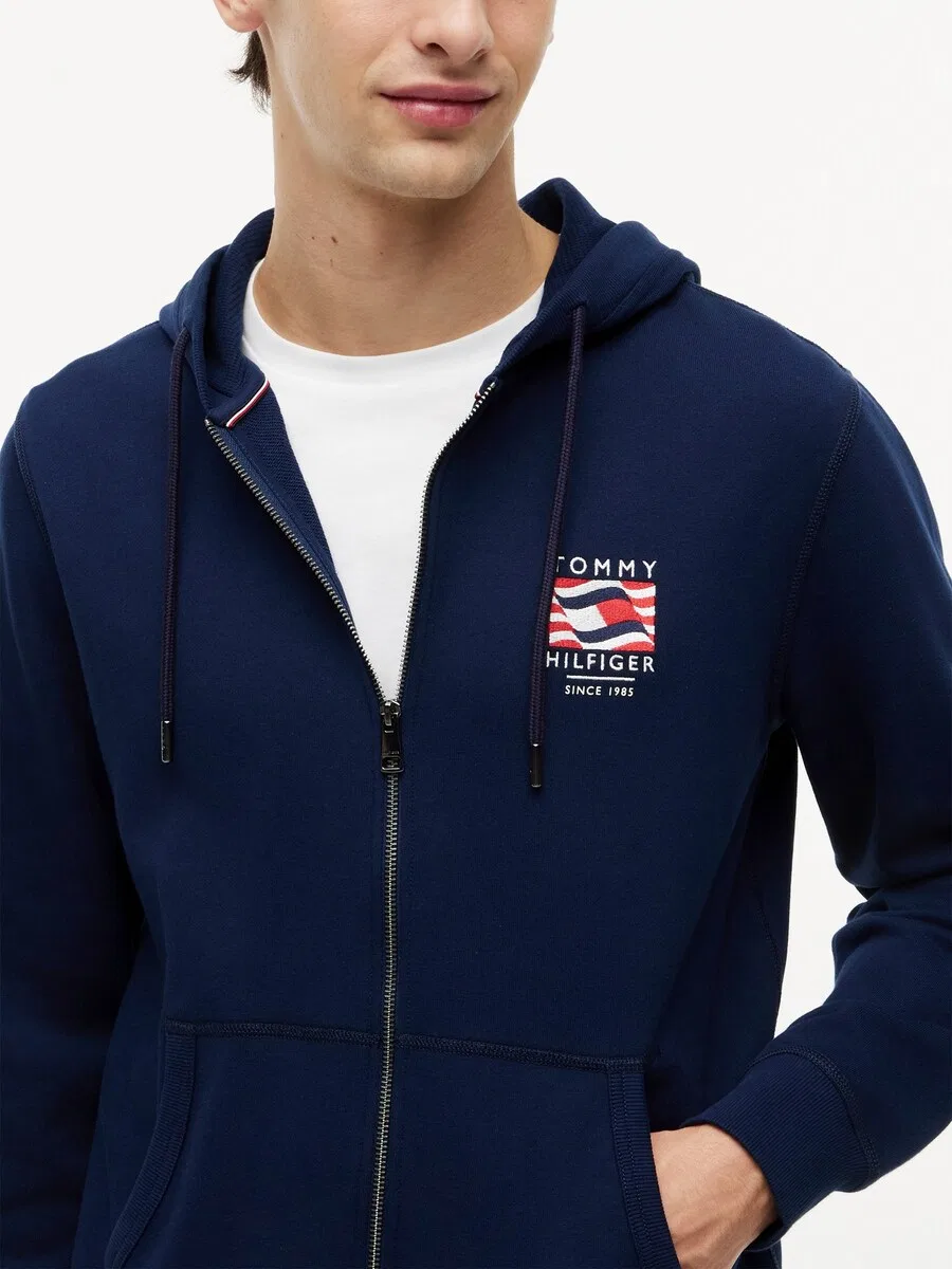 Худи на молнии TOMMY HILFIGER с вышивкой флага и французской застежкой-молнией, темно-синего цвета — фото 2
