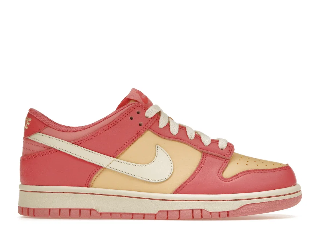 Детские кроссовки Lifestyle с цветочным принтом Nike Dunk Low, Strawberry/Preach/Cream