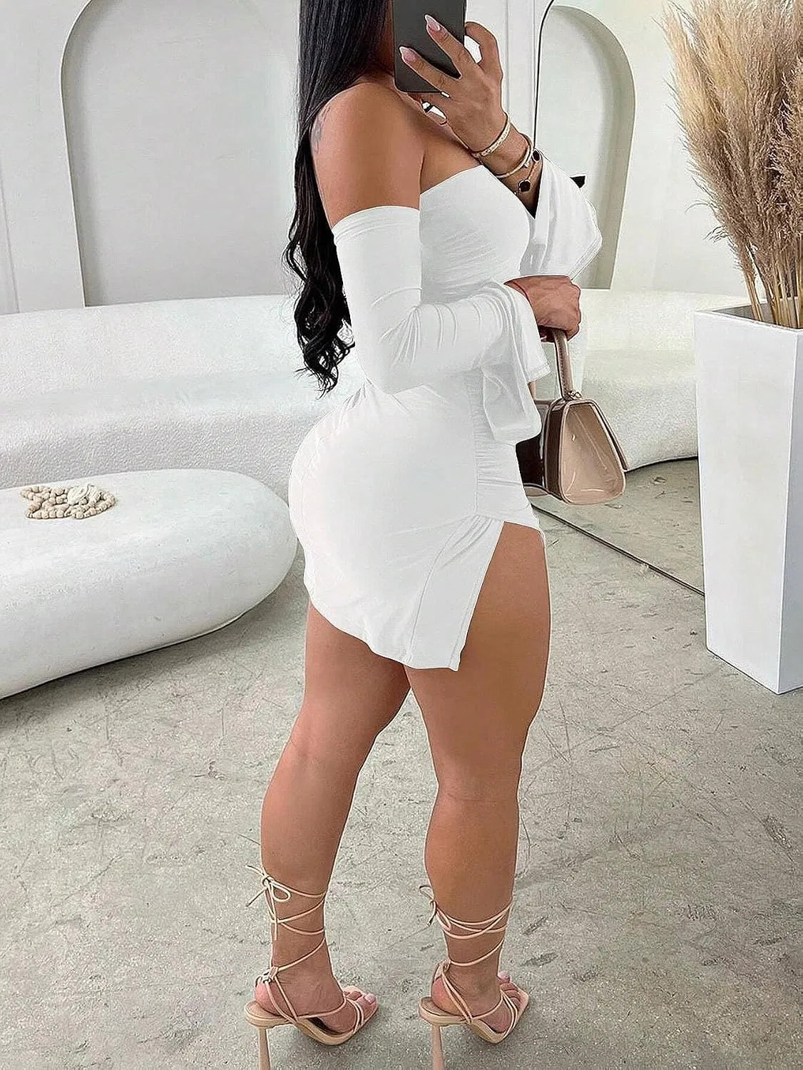 Женское облегающее мини-платье с открытыми плечами и разрезом, White — фото 4