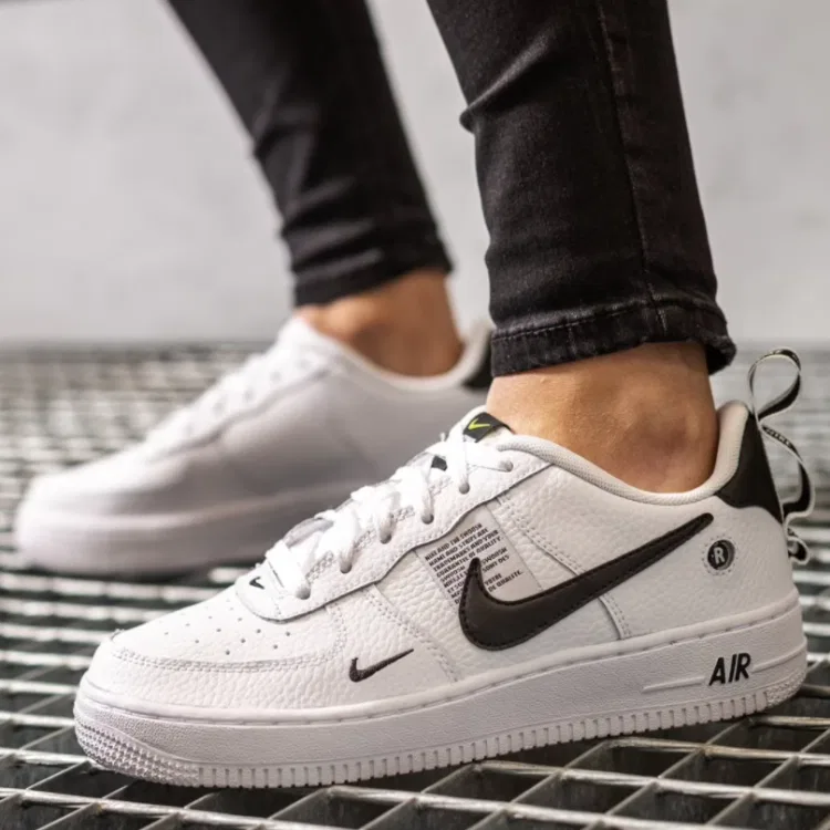 Детские кроссовки для скейтбординга с технологией Flyknit Air Force 1 Low Utility White Black Nike, White Black — фото 4
