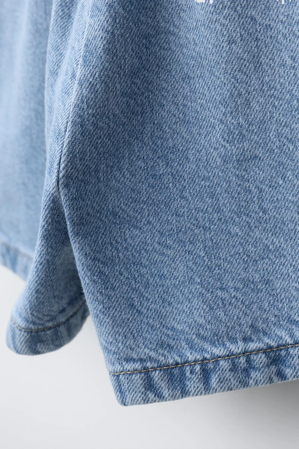 Джинсовый комбинезон с короткими штанинами и бантиками ZARA, Light Blue — фото 4