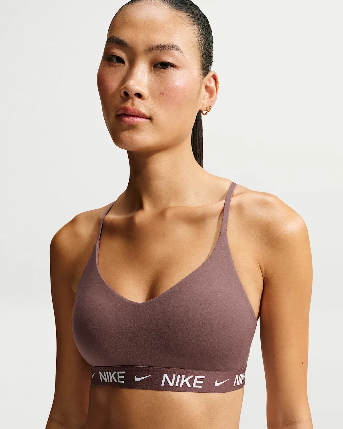 Женский спортивный бюстгальтер Nike Indy Light Support с регулировкой и подкладкой, Tattoo/Tattoo/White