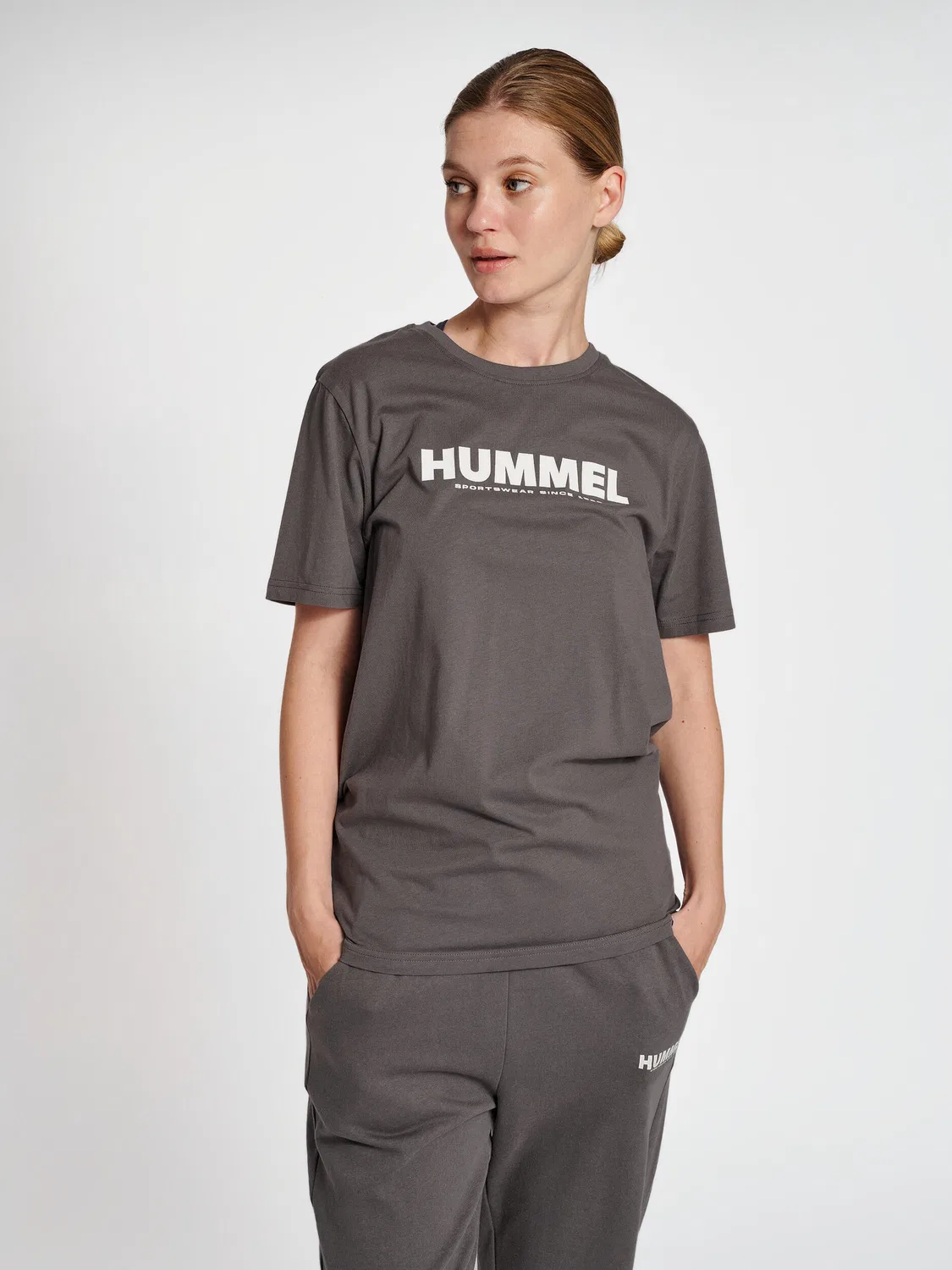 Детская хлопковая футболка Hmllegacy T-Shirt S/S Unisex, Hummel, Grau — фото 3