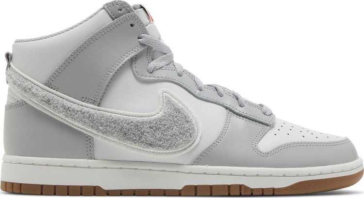 

Кроссовки Nike Dunk High 'Chenille Swoosh - Light Smoke Grey', серый