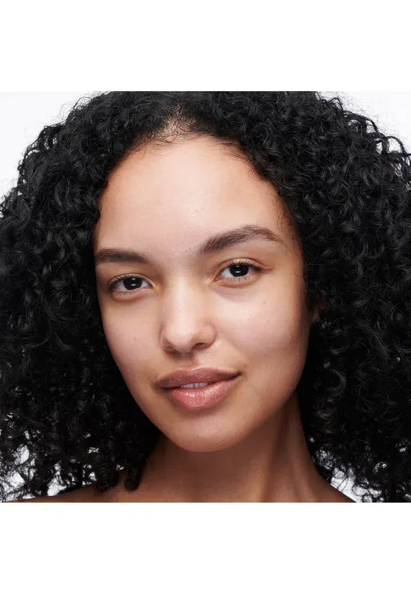 Консилер для лица и под глазами жидкий Studio Radiance 24hr Luminous Lift Concealer Mini Mac, 1.8 мл, NC20, цвет nc20 — фото 3