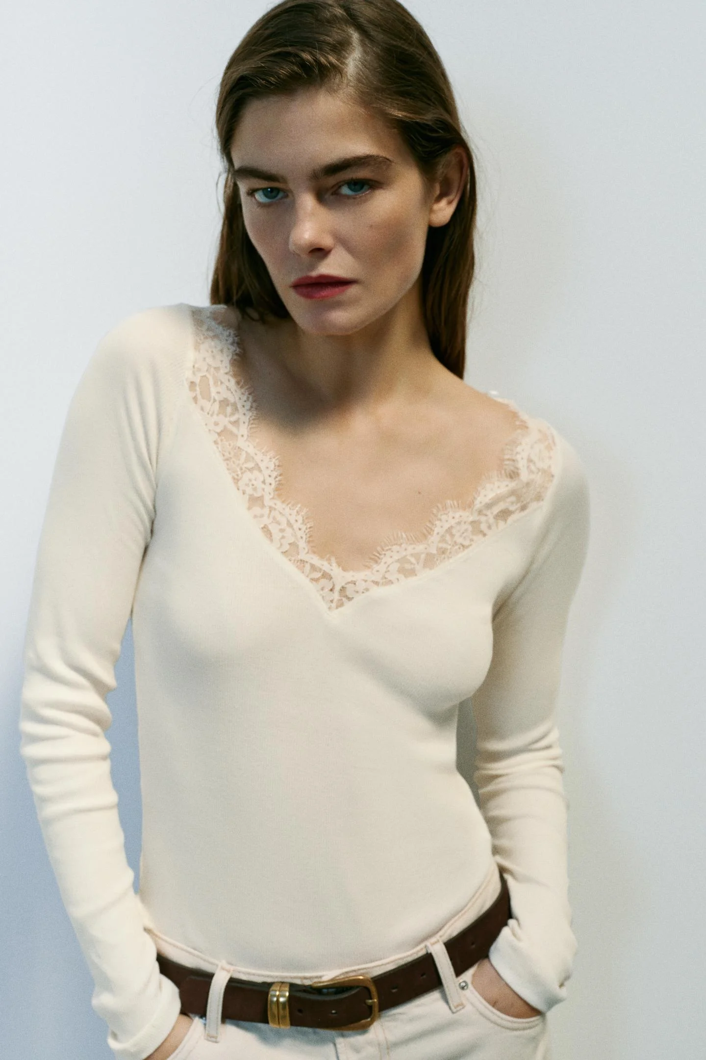 Лонгслив Zara с кружевом, кремовый
