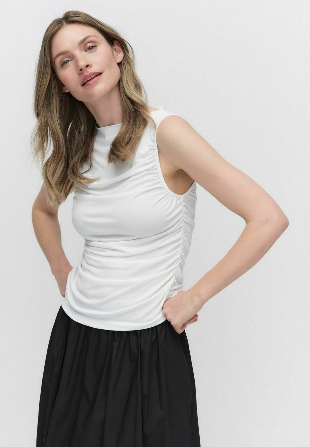 

Топ CALLA BOAT NECK STOCKH LM Studio, кремовый