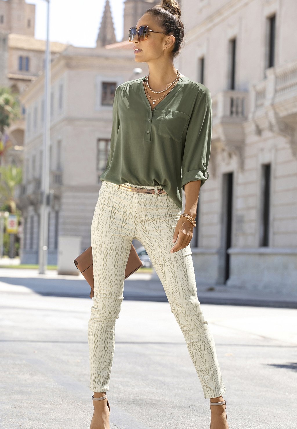 

Блузка LASCANA, цвет khaki
