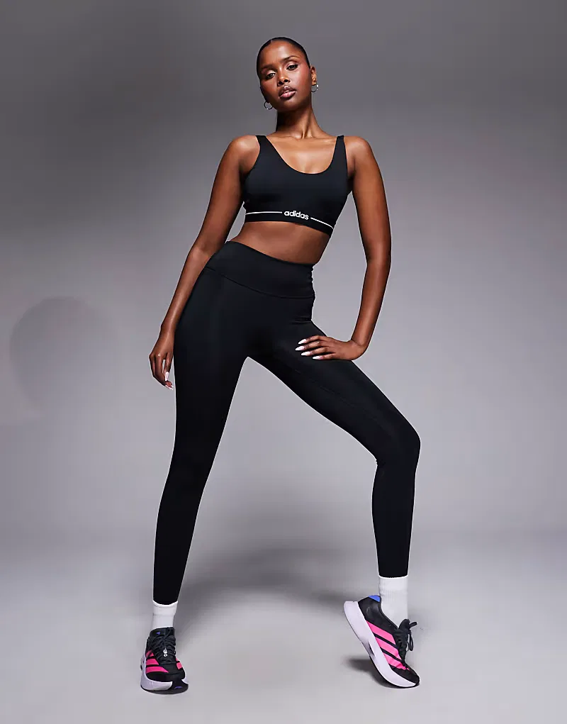 Спортивный бюстгальтер Adidas Training Hyperglam с линейной поддержкой и низкой степенью поддержки, черный — фото 4