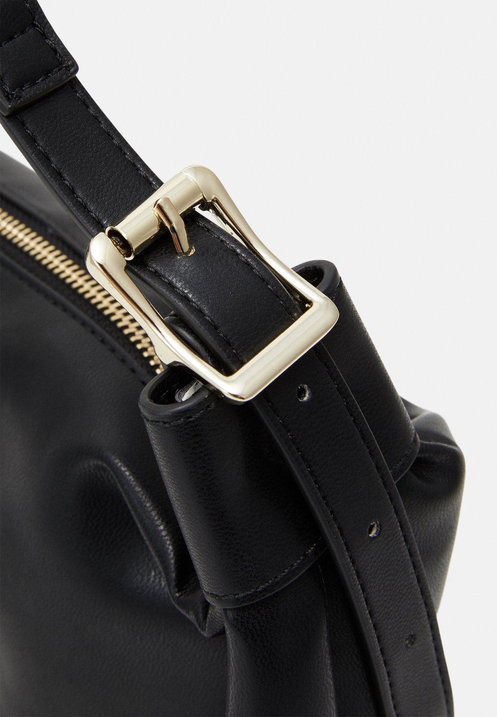 

Сумка через плечо BMARIAN Steve Madden, черный