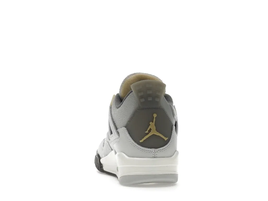 Детские кроссовки с верхом из кожи и замши Jordan 4 Retro SE Craft Jordan, Photon Dust/Pale Vanilla/Off White/Grey Fog/Flat Pewter/Sail — фото 4