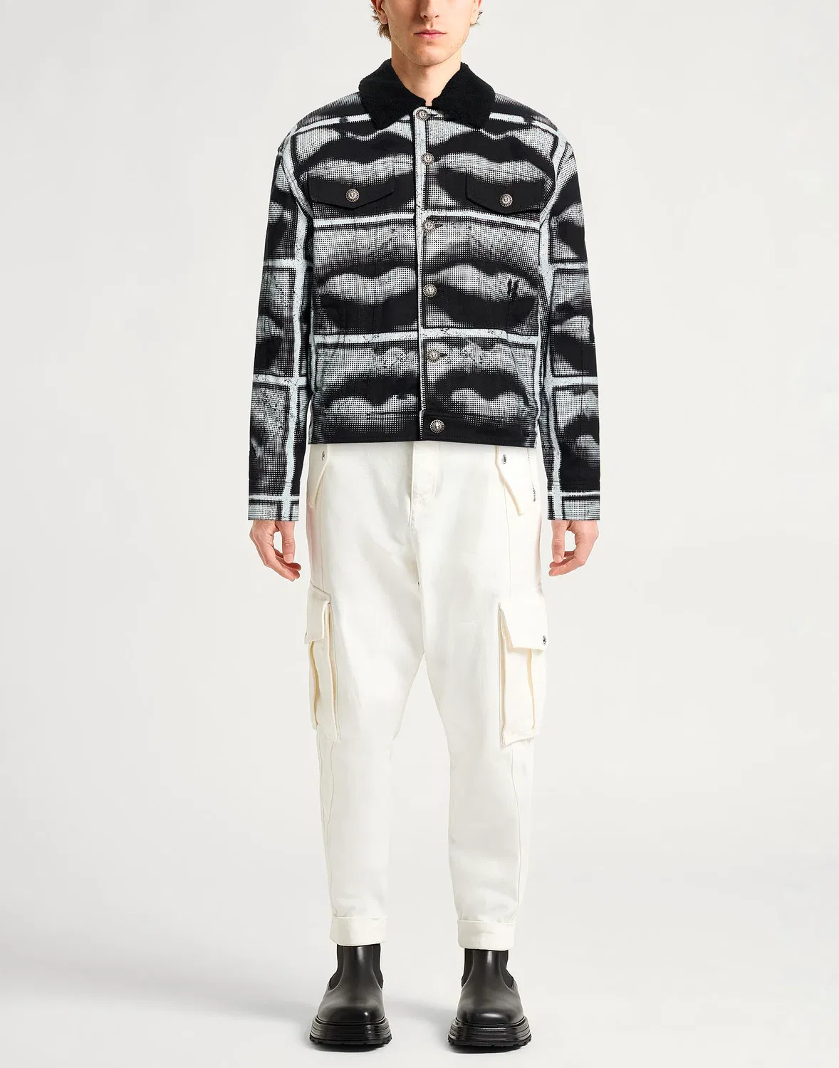 Мужская джинсовая куртка-тракер потертая Balmain, черный — фото 2