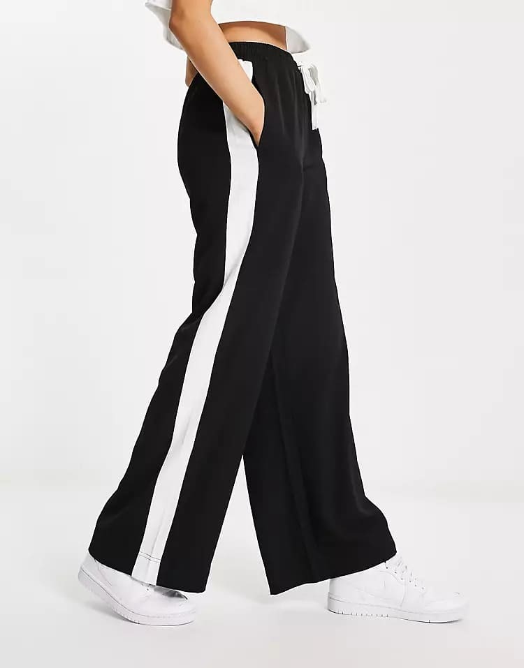 

Брюки ASOS DESIGN With Contrast Panel, черный