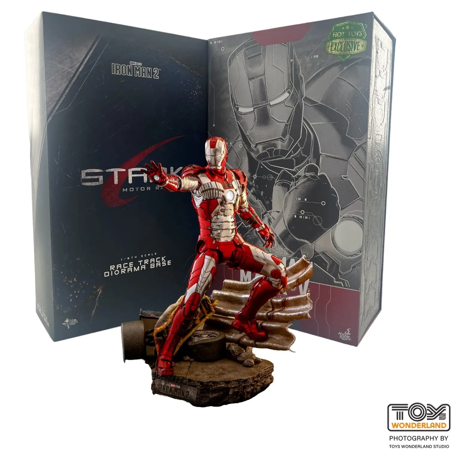 

Фигурка Hot Toys Marvel, Iron Man 2 Iron Man Mark V With Race Track Diorama Base 1:6 MMS400D1, 32 см