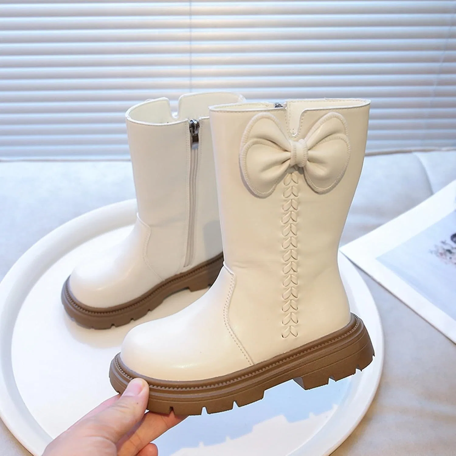 Детские ботинки для девочек с принтом, модель Girls Knee Length Boots Mid Calf Riding Boots PU Leather Zipper Punk Goth Boot Fall Winter Bowknot Combat Boot Little Big Kid, White — фото 2