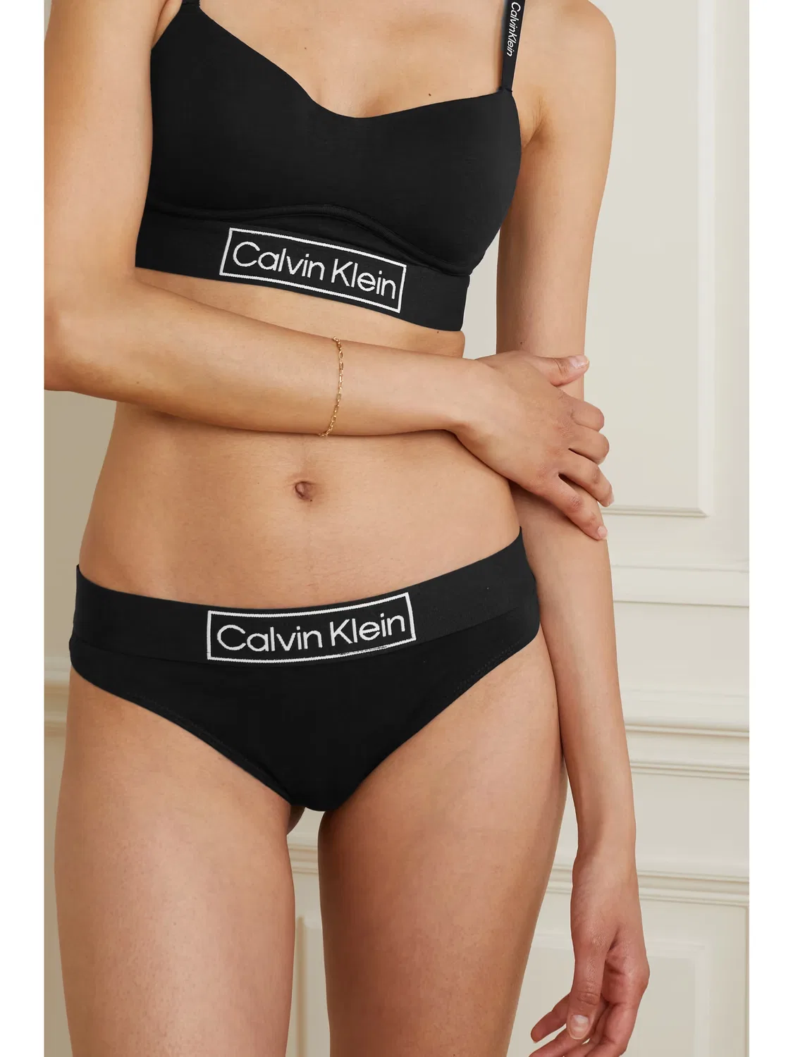Классическая модель стрингов из эластичного хлопка Calvin Klein, черный — фото 2