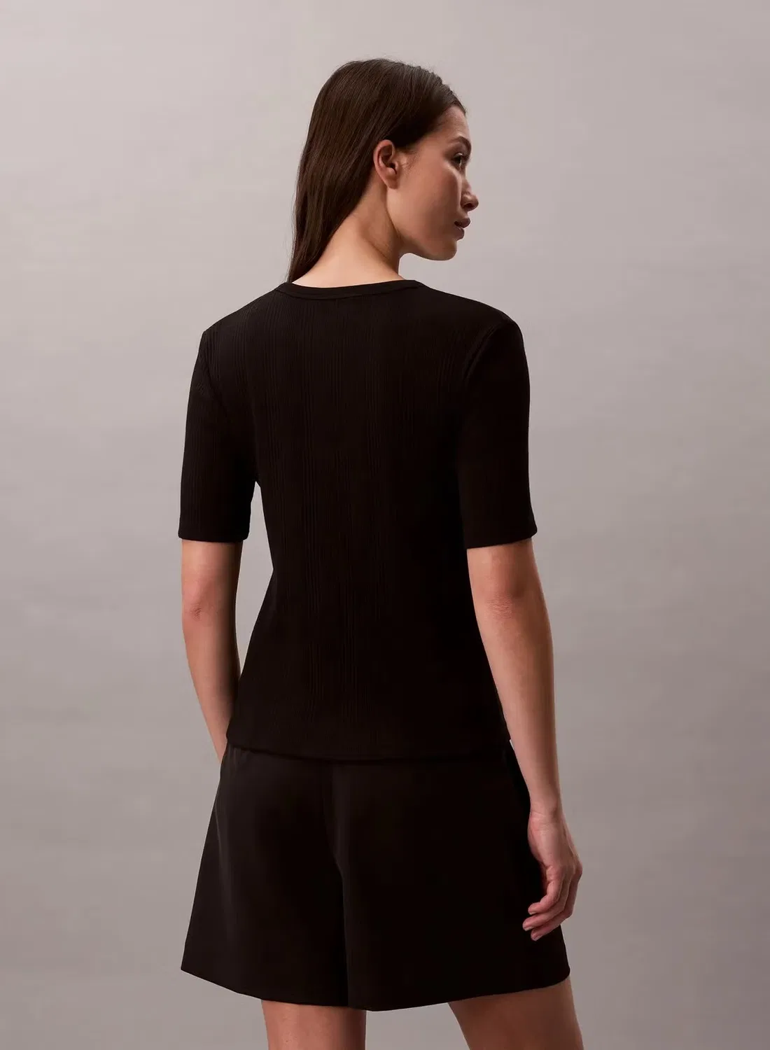 Футболка с коротким рукавом и рубчиком Calvin Klein, черный — фото 2