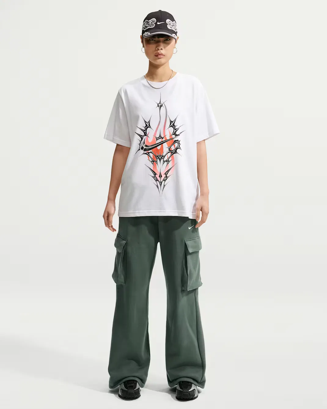 Женские брюки-карго свободного кроя с высокой посадкой Nike Studio Fleece Medium Weight, Camo Green/Sail